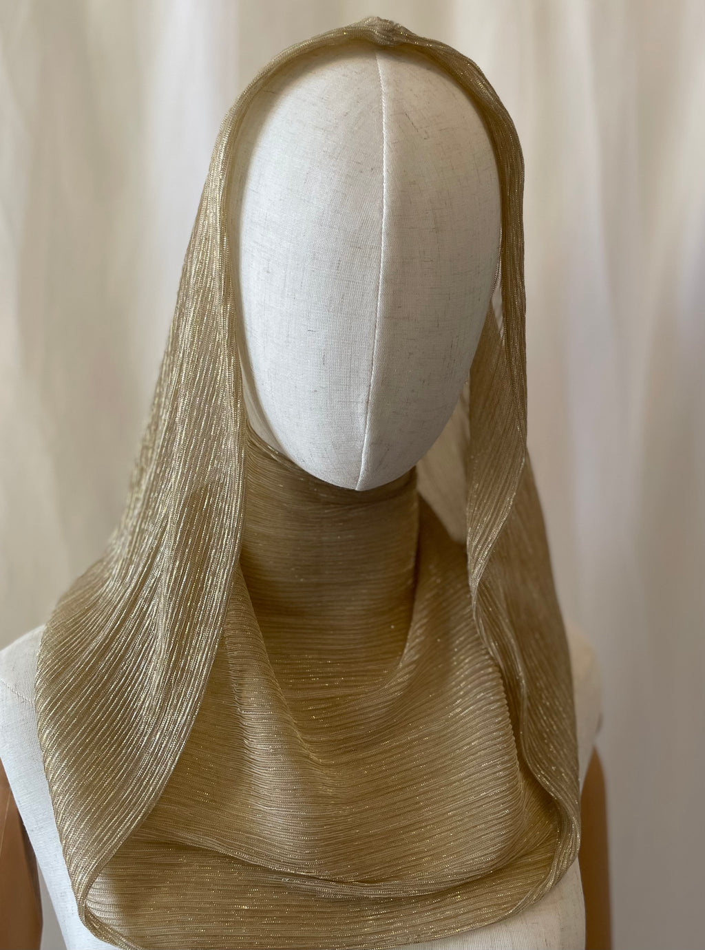 Glitzernde Kopfbedeckung