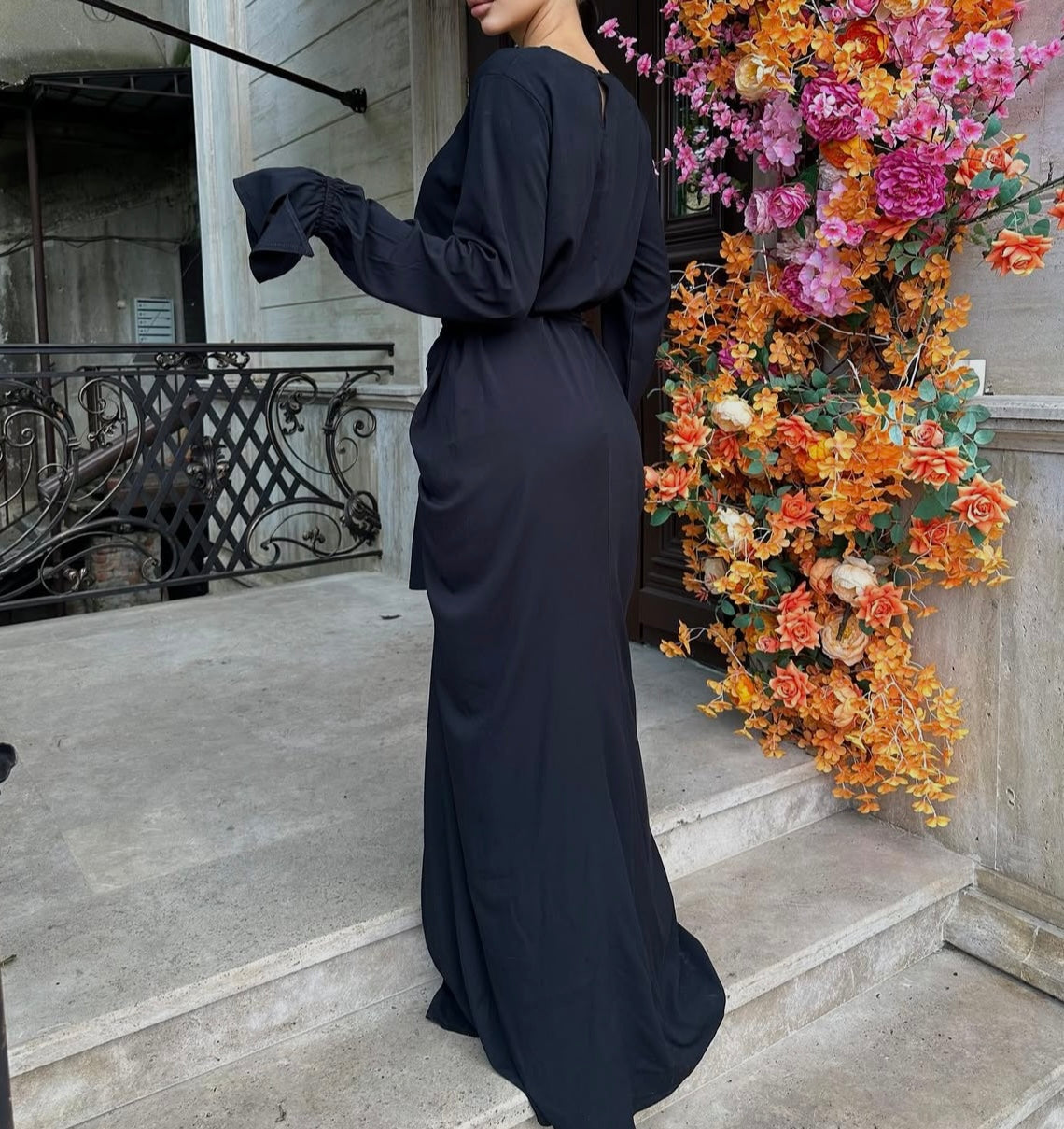 Maxikleid mit angenähtem Gürtel