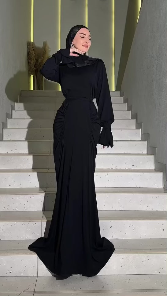 Maxikleid mit angenähtem Gürtel